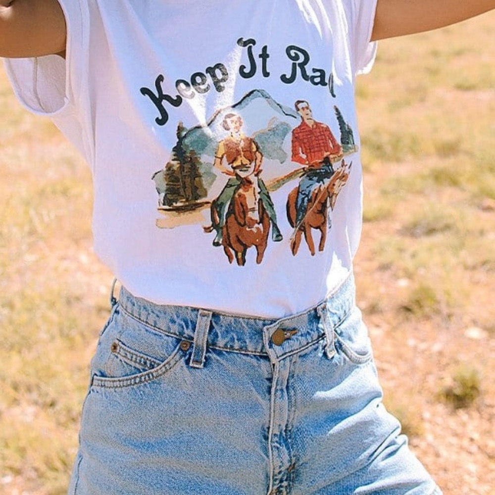 🦋 WESTERN THEME TEE SHIRT SIZE MEDIUM - Picture 1 of 6